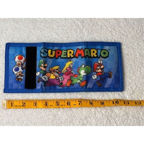 Super Mario Bros Trifold Wallet - Picture 4 of 7